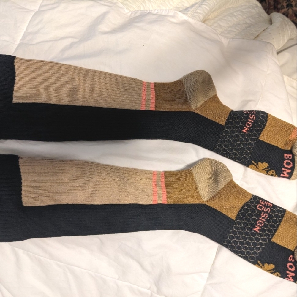 NWOT Bombas High Performance Compression socks size medium 10.5 womens
